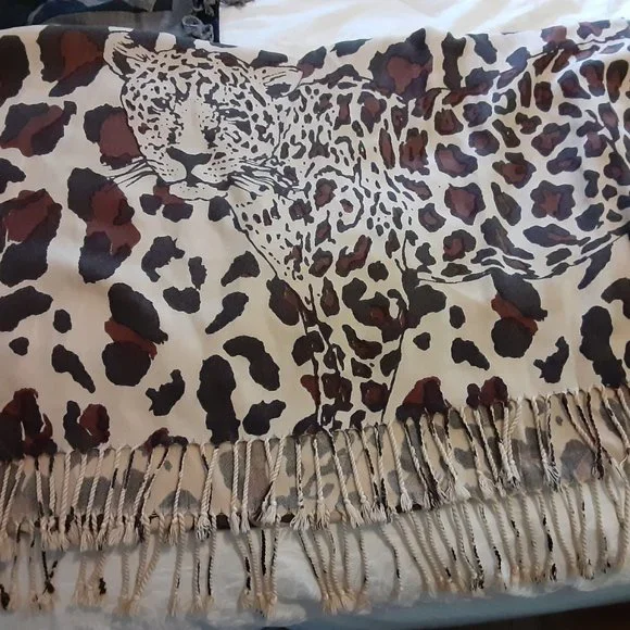 Varied scarves/wraps - Picture 7 of 7